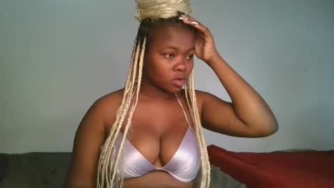 Snapshot of reenie_barbie chatting on 02-19-25, 02:12 barbie online show from 02-19-25, 02:12