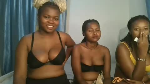 Snapshot of reenie_barbie chatting on 02-27-25, 01:16 barbie online show from 02-27-25, 01:16