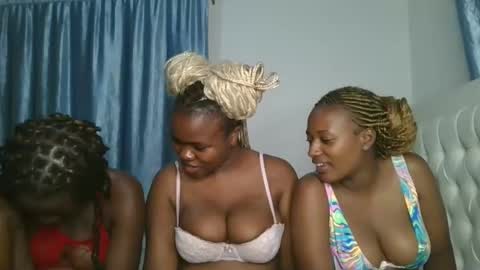 Snapshot of reenie_barbie chatting on 03-12-25, 06:00 barbie online show from 03-12-25, 06:00