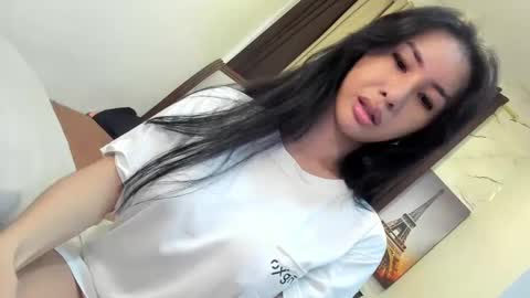 Snapshot of reevasavage chatting on 03-10-25, 03:30 Amari online show from 03-10-25, 03:30