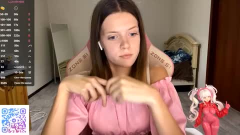 Snapshot of regeniastetson chatting on 09-27-25, 03:39 Lucy online show from 09-27-25, 03:39