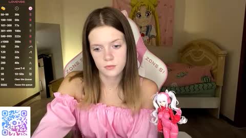 Snapshot of regeniastetson chatting on 10-12-25, 02:16 Lucy online show from 10-12-25, 02:16