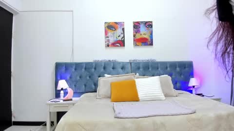 Snapshot of regina_blum chatting on 09-24-25, 12:30 Regina online show from 09-24-25, 12:30