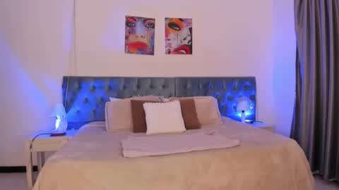 Snapshot of regina_blum chatting on 10-09-25, 12:58 Regina online show from 10-09-25, 12:58