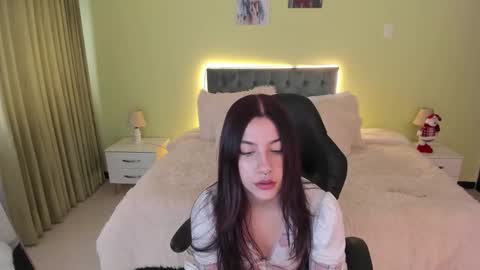 Snapshot of regina_blum chatting on 11-21-25, 12:15 Regina online show from 11-21-25, 12:15