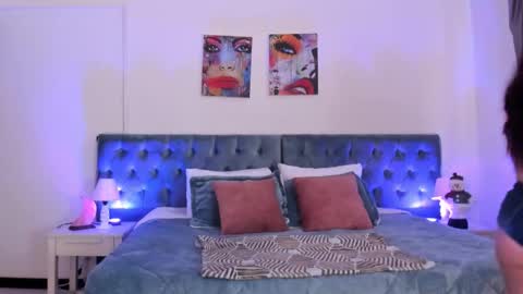 Snapshot of regina_blum chatting on 11-25-25, 01:00 Regina online show from 11-25-25, 01:00