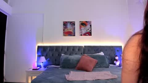 Snapshot of regina_blum chatting on 12-02-25, 12:43 Regina online show from 12-02-25, 12:43