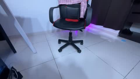 Snapshot of regina_mills_milk chatting on 01-15-26, 11:37 regina_mills_milk online show from 01-15-26, 11:37