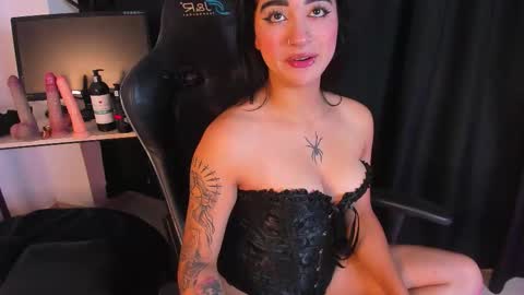 Snapshot of regina_storm chatting on 10-29-25, 02:36 online show from 10-29-25, 02:36