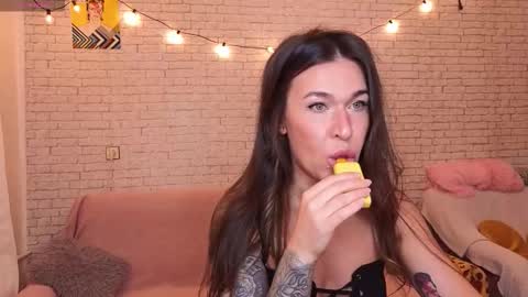 Snapshot of reginahawkinss chatting on 10-09-25, 10:02 ReginaHawkinss online show from 10-09-25, 10:02