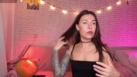 Snapshot of reginahawkinss chatting on 10-22-25, 08:25 ReginaHawkinss online show from 10-22-25, 08:25