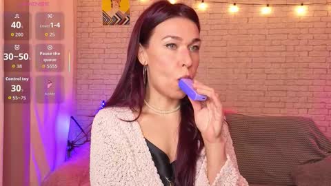 Snapshot of reginahawkinss chatting on 12-19-25, 12:01 ReginaHawkinss online show from 12-19-25, 12:01