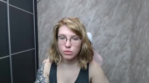 Snapshot of reginasmilee chatting on 02-15-25, 12:11 Regina online show from 02-15-25, 12:11