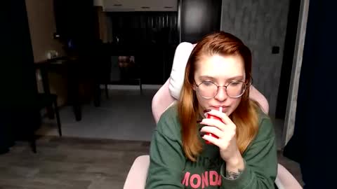 Snapshot of reginasmilee chatting on 11-01-25, 12:56 Regina online show from 11-01-25, 12:56