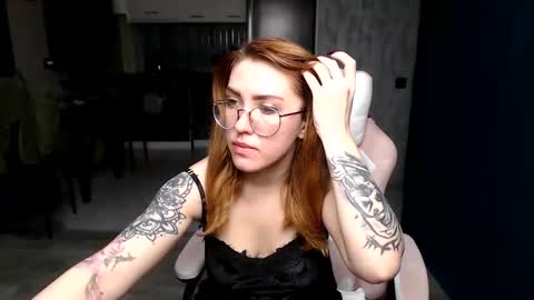 Snapshot of reginasmilee chatting on 11-19-25, 12:54 Regina online show from 11-19-25, 12:54