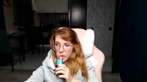 Snapshot of reginasmilee chatting on 11-20-25, 02:39 Regina online show from 11-20-25, 02:39