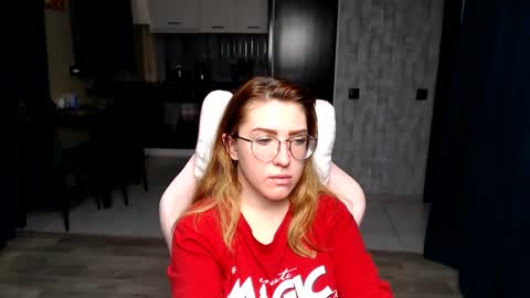 Snapshot of reginasmilee chatting on 11-30-25, 01:53 Regina online show from 11-30-25, 01:53