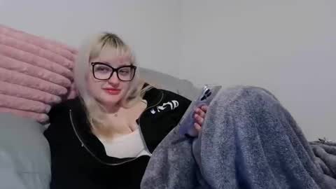 Snapshot of reiannmay chatting on 11-19-25, 04:23 reiannmay online show from 11-19-25, 04:23