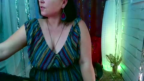 Snapshot of reicat chatting on 12-11-24, 11:21 Karina online show from 12-11-24, 11:21