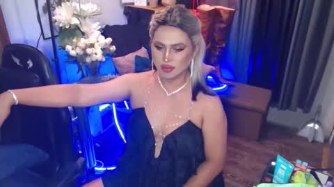 Snapshot of reigning_ivy chatting on 03-05-26, 11:28 Red Ivy online show from 03-05-26, 11:28