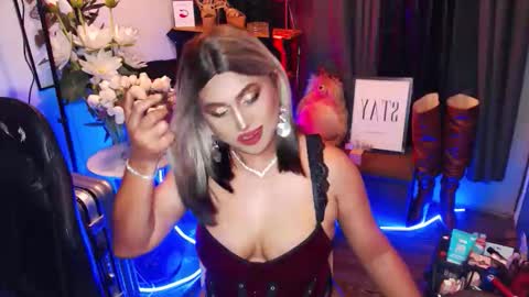 Snapshot of reigning_ivy chatting on 03-12-26, 11:16 Red Ivy online show from 03-12-26, 11:16