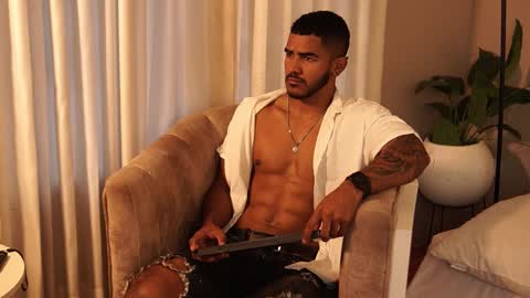 Snapshot of reik_von chatting on 10-16-25, 12:17 Reik online show from 10-16-25, 12:17