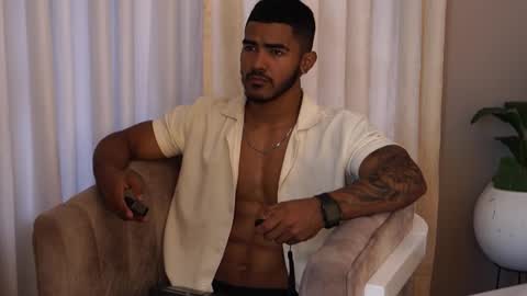 Snapshot of reik_von chatting on 10-18-25, 12:06 Reik online show from 10-18-25, 12:06