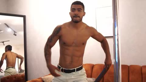 Snapshot of reik_von chatting on 10-23-25, 12:15 Reik online show from 10-23-25, 12:15