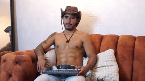 Snapshot of reik_von chatting on 10-27-25, 12:09 Reik online show from 10-27-25, 12:09