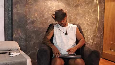 Snapshot of reik_von chatting on 10-31-25, 12:06 Reik online show from 10-31-25, 12:06