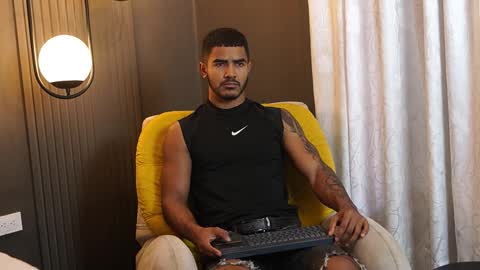 Snapshot of reik_von chatting on 11-04-25, 12:15 Reik online show from 11-04-25, 12:15