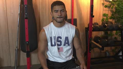 Snapshot of reik_von chatting on 11-05-25, 12:05 Reik online show from 11-05-25, 12:05