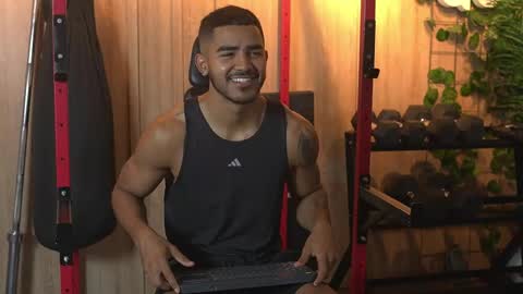 Snapshot of reik_von chatting on 11-07-25, 12:16 Reik online show from 11-07-25, 12:16