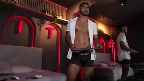 Snapshot of reik_von chatting on 11-08-25, 12:16 Reik online show from 11-08-25, 12:16