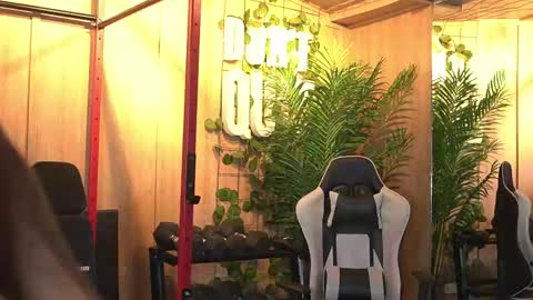 Snapshot of reik_von chatting on 11-10-25, 12:15 Reik online show from 11-10-25, 12:15