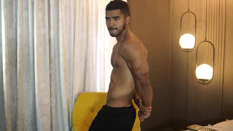 Snapshot of reik_von chatting on 11-15-25, 12:13 Reik online show from 11-15-25, 12:13