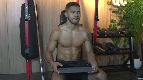 Snapshot of reik_von chatting on 11-21-25, 12:26 Reik online show from 11-21-25, 12:26