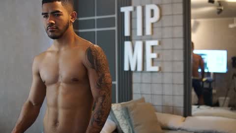 Snapshot of reik_von chatting on 11-22-25, 12:15 Reik online show from 11-22-25, 12:15