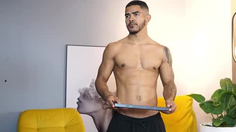 Snapshot of reik_von chatting on 11-27-25, 12:07 Reik online show from 11-27-25, 12:07