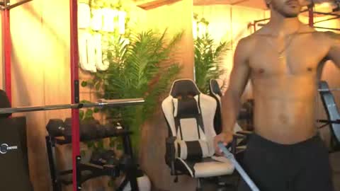 Snapshot of reik_von chatting on 11-28-25, 12:08 Reik online show from 11-28-25, 12:08