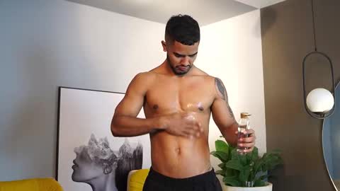 Snapshot of reik_von chatting on 12-18-25, 12:11 Reik online show from 12-18-25, 12:11