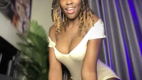 reina77xo online show from 05-06-26, 05:07