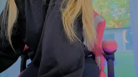 reina cummings online show from 09-28-25, 05:46