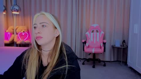 reina cummings online show from 11-10-25, 07:18