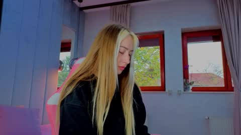 reina cummings online show from 11-19-25, 06:57