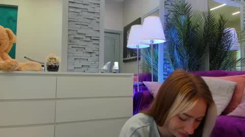 Snapshot of reina_cummings chatting on 05-17-26, 05:38 reina cummings online show from 05-17-26, 05:38
