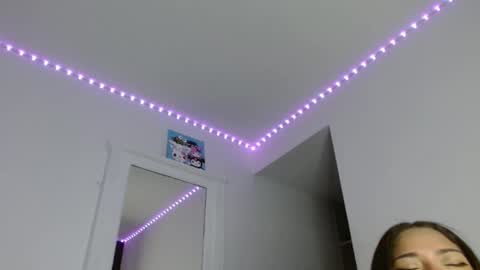 Snapshot of reina_reina chatting on 09-27-25, 12:04 reina_reina online show from 09-27-25, 12:04