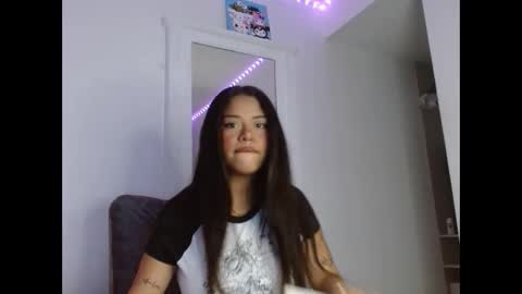 Snapshot of reina_reina chatting on 09-30-25, 02:05 reina_reina online show from 09-30-25, 02:05