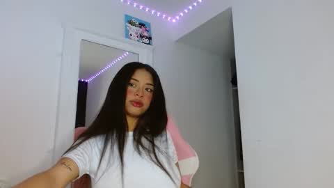 Snapshot of reina_reina chatting on 11-30-25, 10:03 reina_reina online show from 11-30-25, 10:03