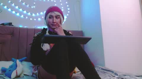 reiv_femboy online show from 03-22-26, 05:33